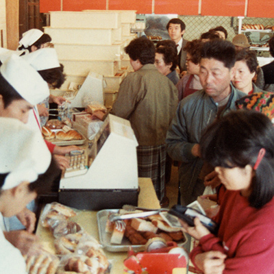 昔の本店レジ前