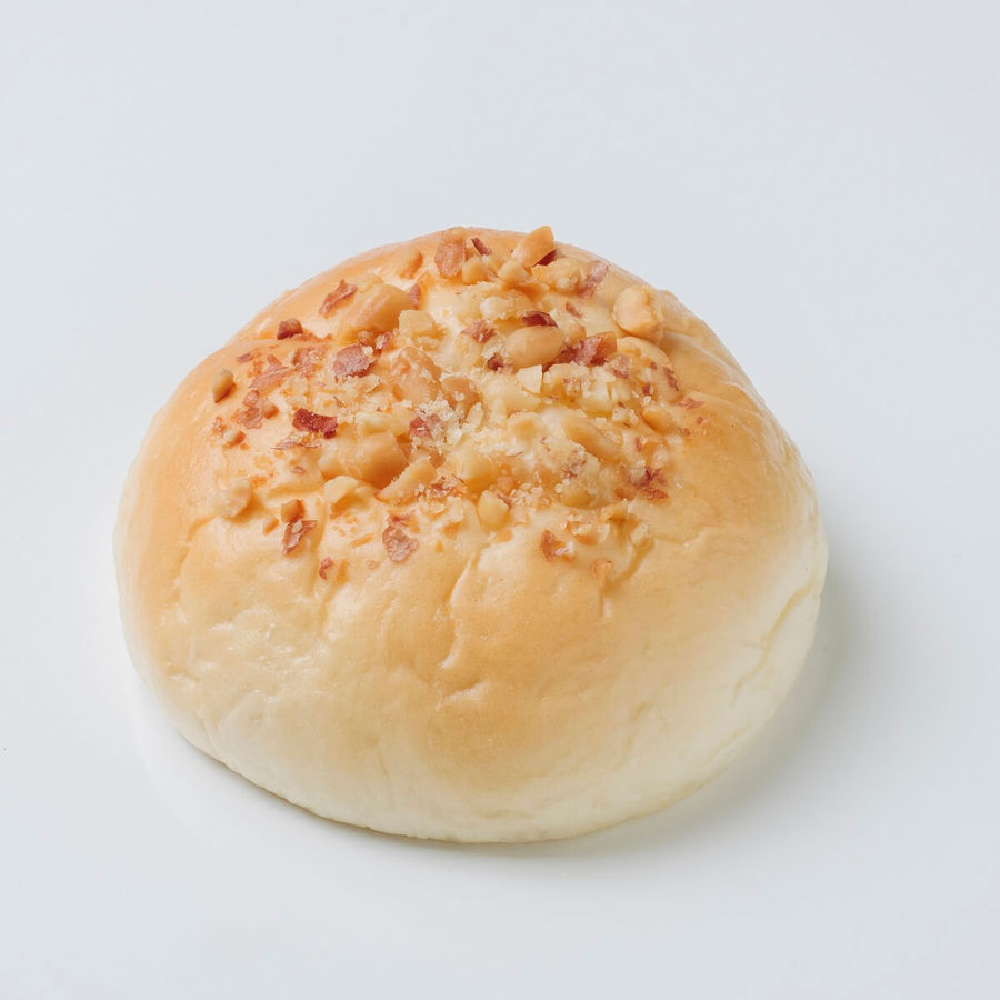 ピーナッツのせクリームパン