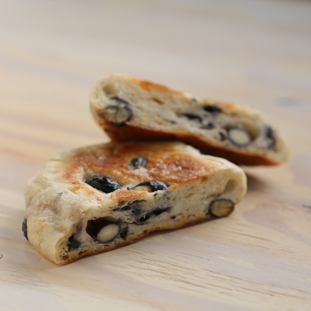 黒豆塩バターパン