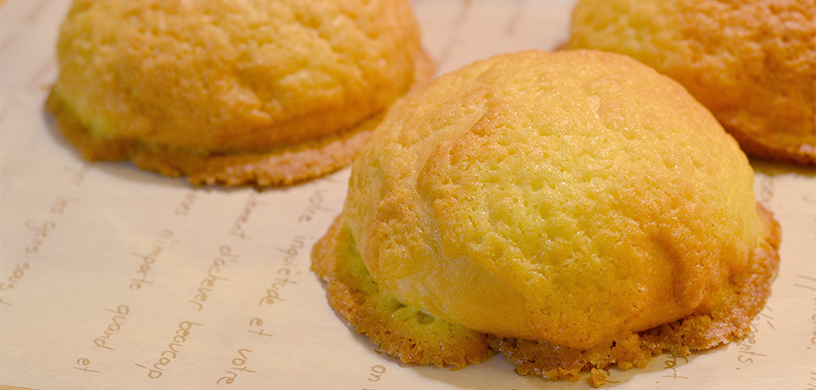 トラントランの「輝くメロンパン」は、厚めのクッキー生地が特徴。サクサク感とふわふわ感が引き立ちます。